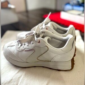 Skechers Gusto women’s sneakers. Size 6.5